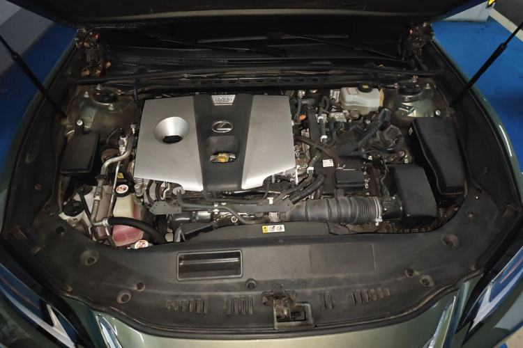 Used Lexus ES 2018 300h Premium Edition China V Standard Engine Bay