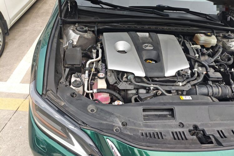 Used Lexus ES 2018 300h Premium Edition China VI Standard Engine Bay Right