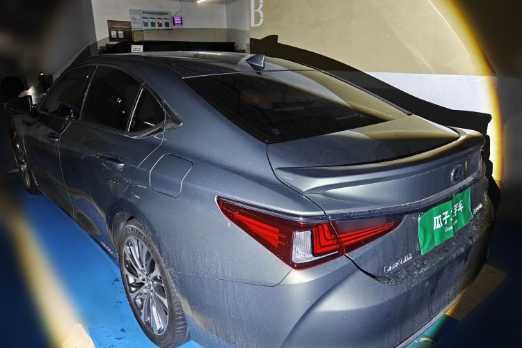 Used Lexus ES 2018 300h Premium Edition China V Standard Exterior 3