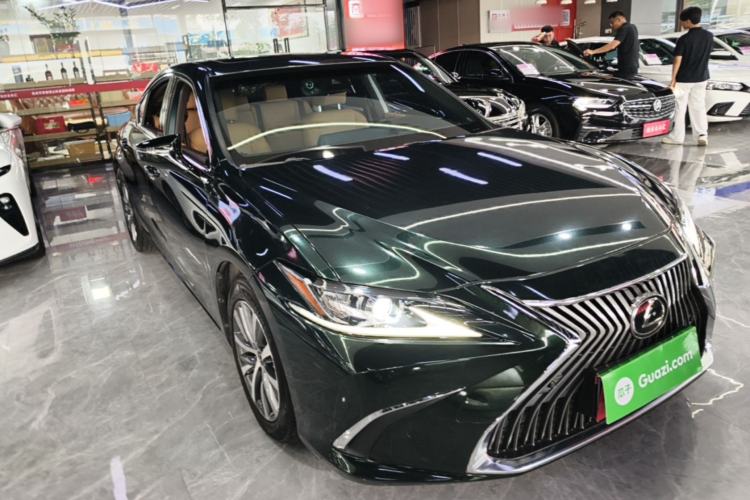 Used Lexus ES 2018 200 Excellence Edition China V Standard Front Right 45 Deg