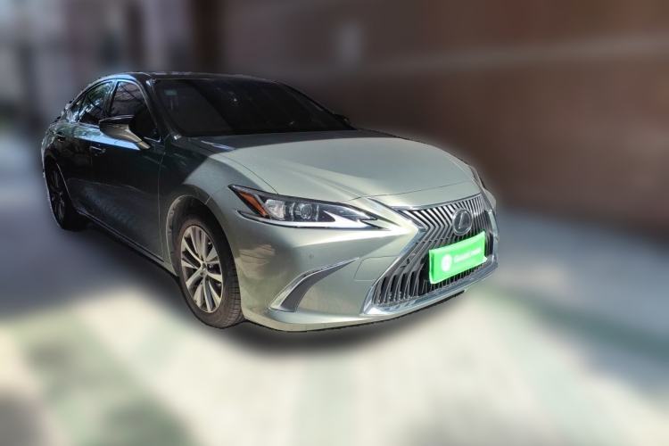 Used Lexus ES 2018 200 Luxury Edition China V Standard Front Right 45 Deg