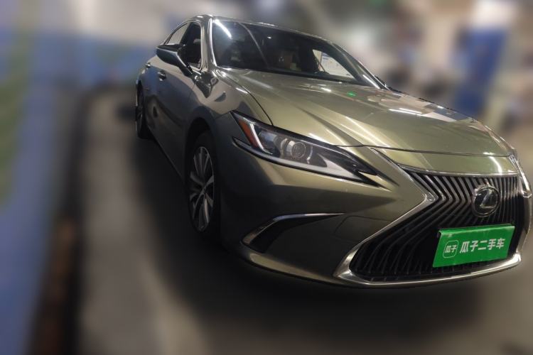 Used Lexus ES 2018 200 Excellence Edition China V Standard Front Right 45 Deg