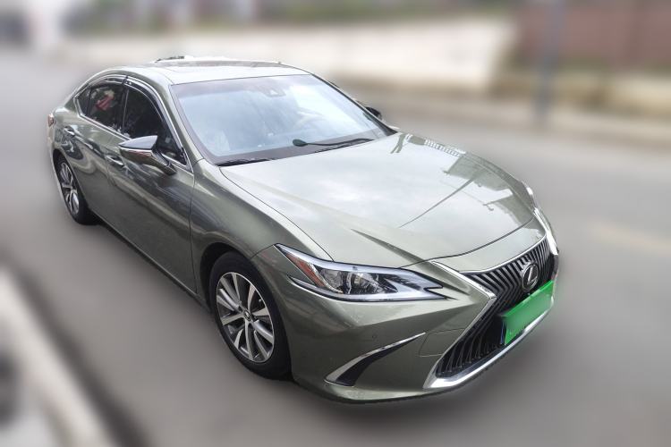 Used Lexus ES 2018 200 Luxury Edition China V Standard Front Right 45 Deg