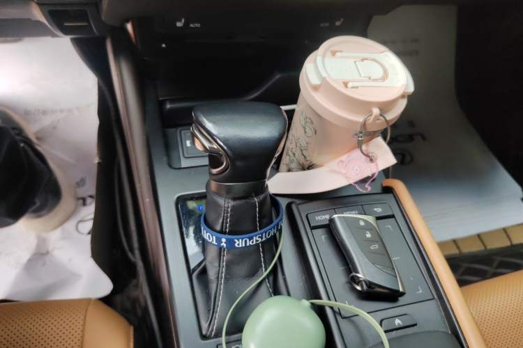 Used Lexus ES 2018 300h Premier Edition China VI Standard Gear Lever