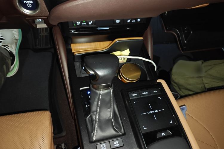 Used Lexus ES 2018 300h Premium Edition China V Standard Gear Lever