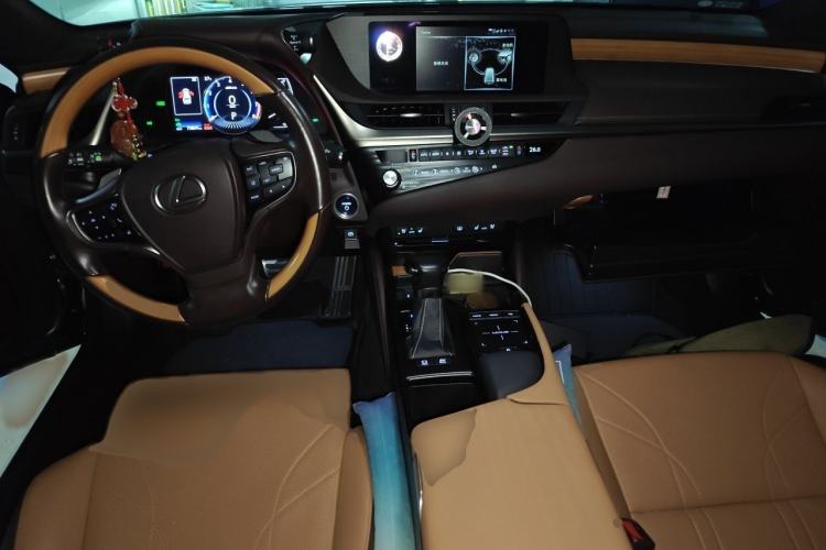 Used Lexus ES 2018 300h Premium Edition China V Standard Interior 2
