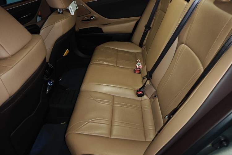 Used Lexus ES 2018 300h Premium Edition China V Standard Interior 4