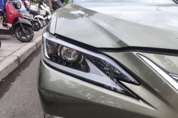 Used Lexus ES 2018 200 Luxury Edition China V Standard Right Front Headlight