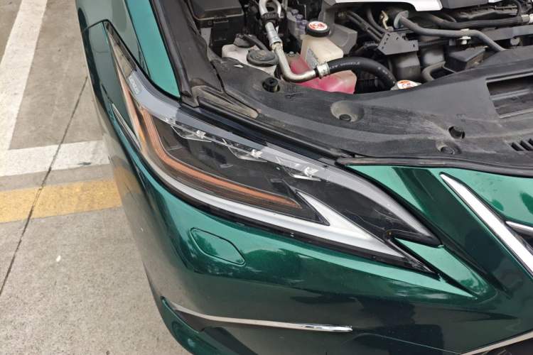 Used Lexus ES 2018 300h Premium Edition China VI Standard Right Front Headlight