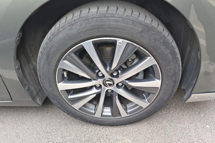 Used Lexus ES 2018 200 Luxury Edition China V Standard Right Front Wheel Hub