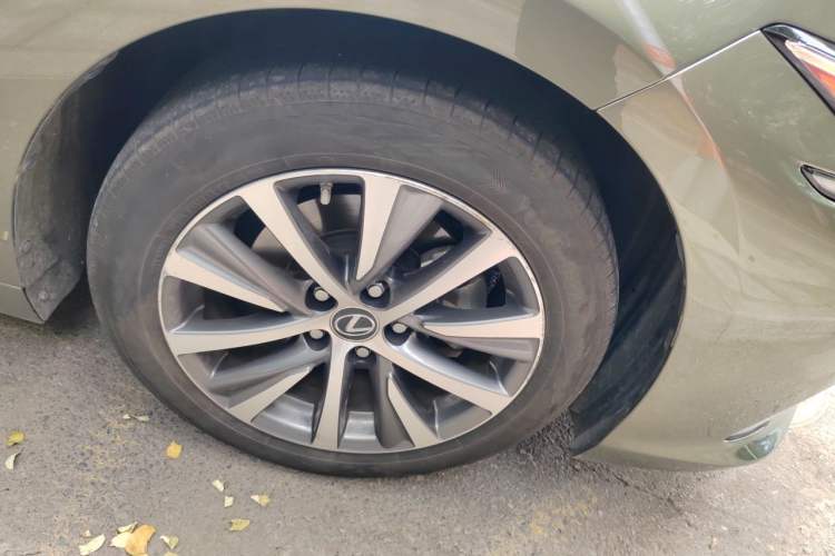 Used Lexus ES 2018 300h Premier Edition China VI Standard Right Front Wheel Hub