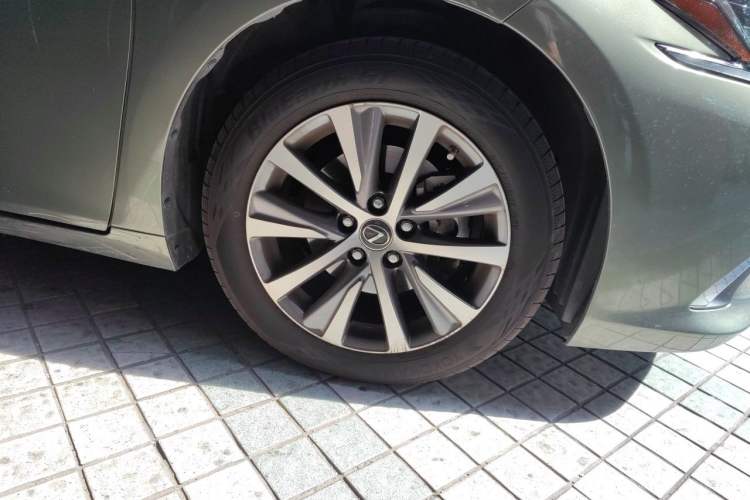 Used Lexus ES 2018 200 Luxury Edition China V Standard Right Front Wheel Hub