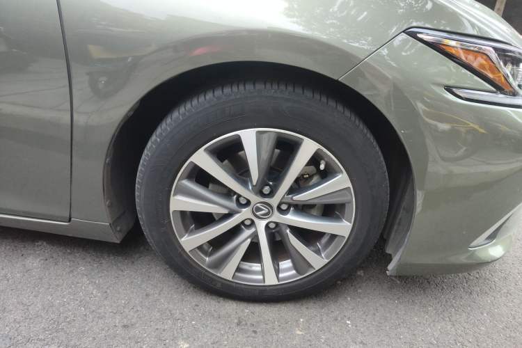 Used Lexus ES 2018 200 Luxury Edition China V Standard Right Front Wheel Hub