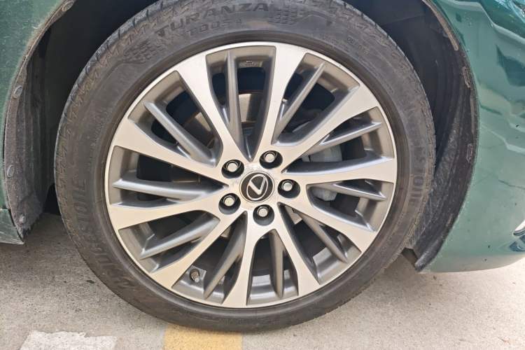 Used Lexus ES 2018 300h Premium Edition China VI Standard Right Front Wheel Hub