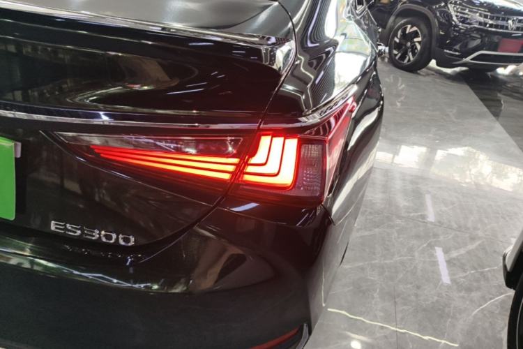 Used Lexus ES 2018 200 Excellence Edition China V Standard Right Rear Taillight