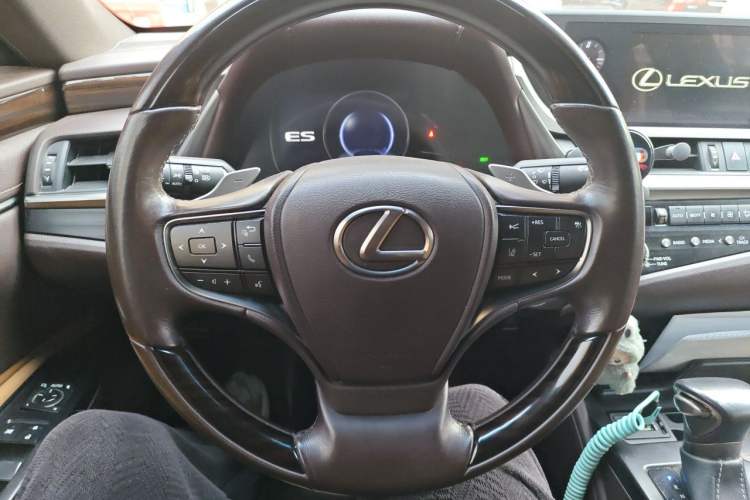 Used Lexus ES 2018 200 Luxury Edition China V Standard Steering Wheel