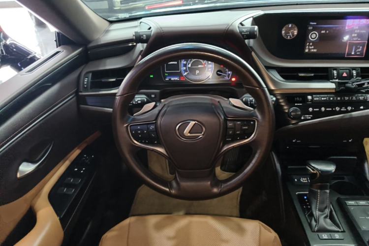 Used Lexus ES 2018 200 Excellence Edition China V Standard Steering Wheel