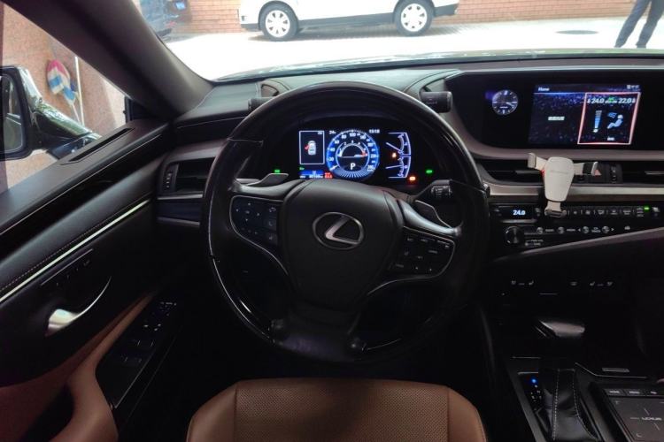 Used Lexus ES 2018 200 Luxury Edition China V Standard Steering Wheel