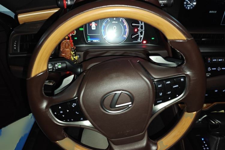 Used Lexus ES 2018 300h Premium Edition China V Standard Steering Wheel