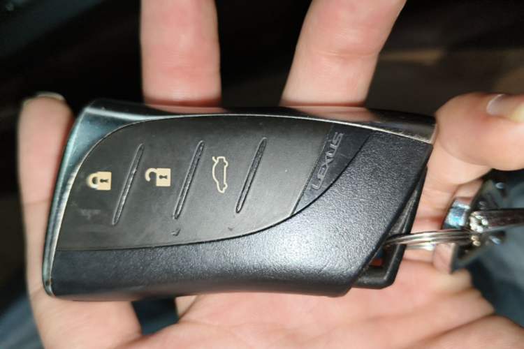 Used Lexus ES 2018 200 Excellence Edition China V Standard Vehicle Key