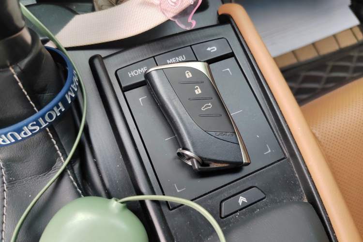 Used Lexus ES 2018 300h Premier Edition China VI Standard Vehicle Key