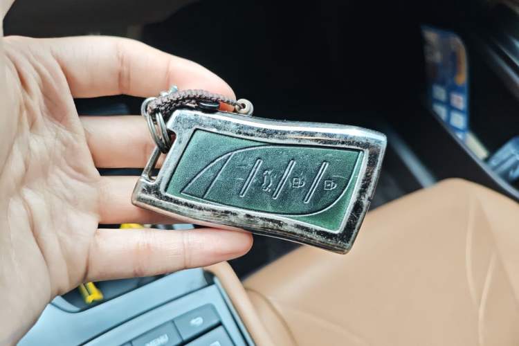 Used Lexus ES 2018 300h Premium Edition China VI Standard Vehicle Key