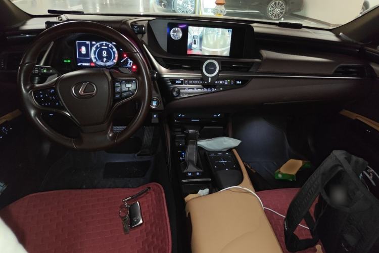 Used Lexus ES 2018 200 Excellence Edition China V Standard Center Console