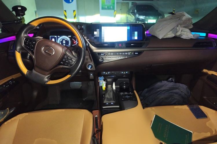 Used Lexus ES 2018 300h Premier Edition China VI Standard Center Console