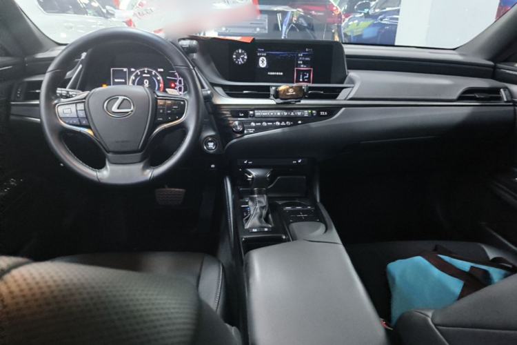 Used Lexus ES 2018 200 Excellence Edition China V Standard Center Console