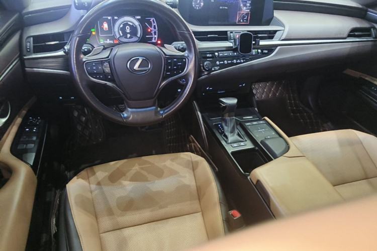Used Lexus ES 2018 300h Premier Edition China VI Standard Center Console