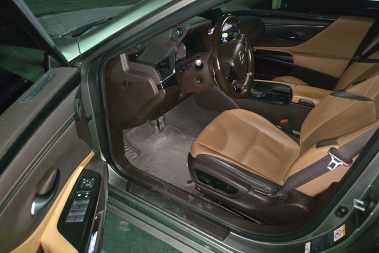 Used Lexus ES 2018 200 Excellence Edition China V Standard Driver Seat