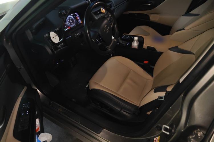 Used Lexus ES 2018 300h Premier Edition China VI Standard Driver Seat