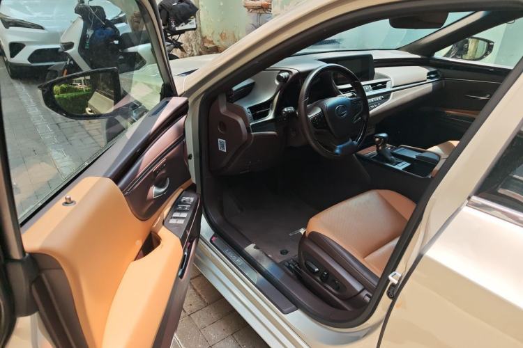 Used Lexus ES 2018 200 Luxury Edition China V Standard Driver Seat