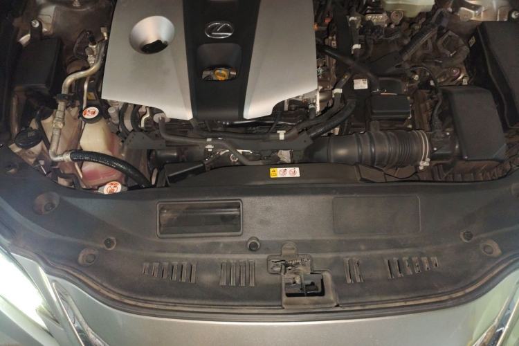 Used Lexus ES 2018 300h Premier Edition China VI Standard Engine Bay