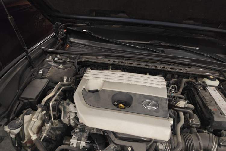 Used Lexus ES 2018 200 Excellence Edition China V Standard Engine Bay Right