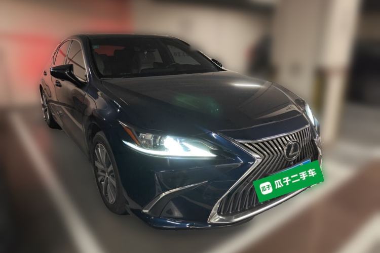 Used Lexus ES 2018 200 Excellence Edition China V Standard Front Right 45 Deg