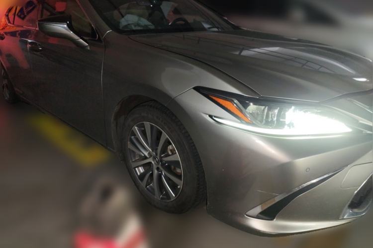 Used Lexus ES 2018 300h Premier Edition China VI Standard Front Right 45 Deg