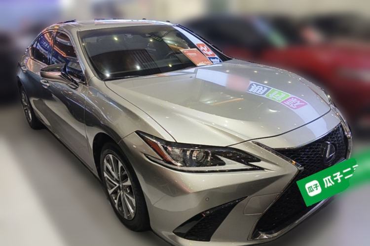 Used Lexus ES 2018 300h Premier Edition China VI Standard Front Right 45 Deg