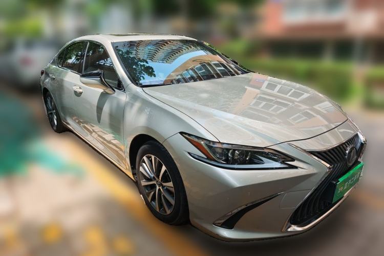 Used Lexus ES 2018 200 Luxury Edition China V Standard Front Right 45 Deg