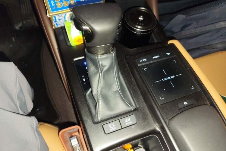 Used Lexus ES 2018 300h Premier Edition China VI Standard Gear Lever