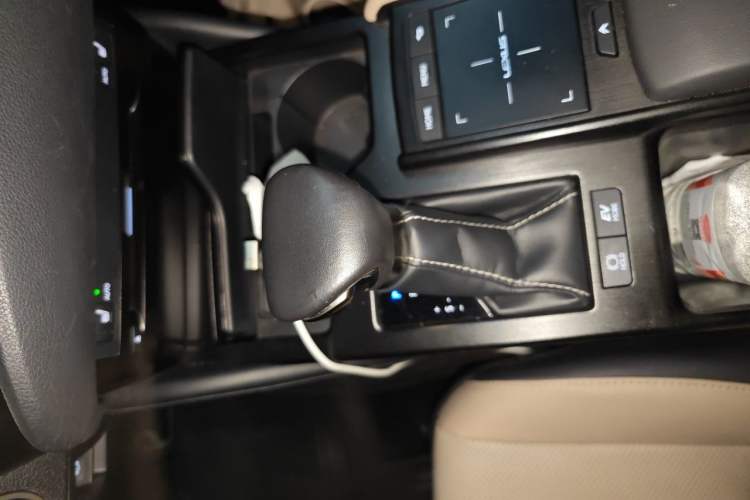 Used Lexus ES 2018 300h Premier Edition China VI Standard Gear Lever