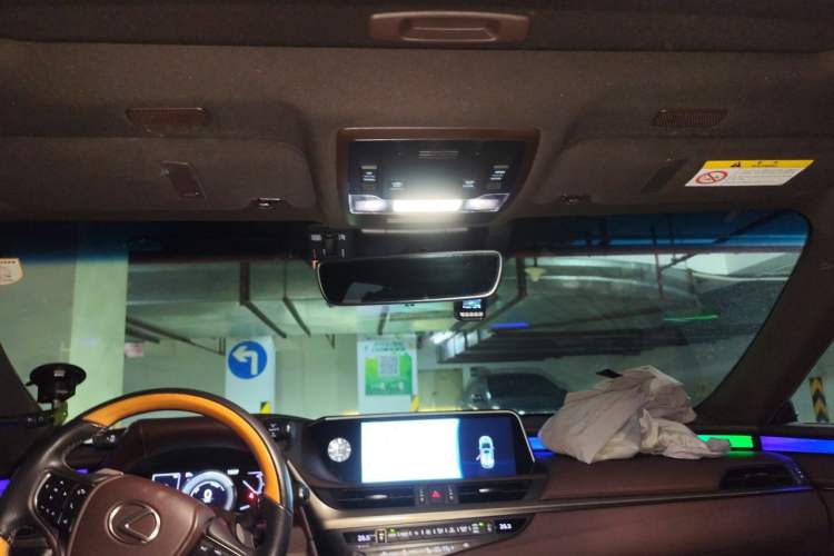 Used Lexus ES 2018 300h Premier Edition China VI Standard Headliner