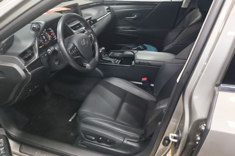 Used Lexus ES 2018 200 Excellence Edition China V Standard Left Front Seat