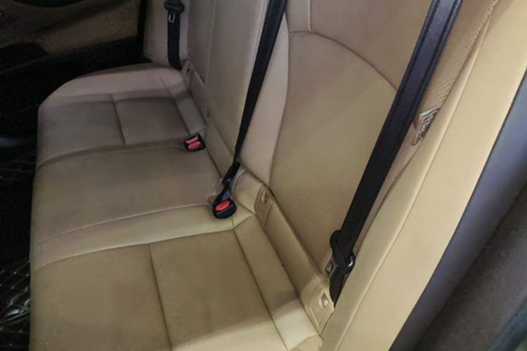 Used Lexus ES 2018 300h Premier Edition China VI Standard Left Rear Seat