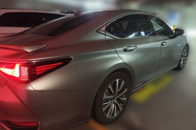 Used Lexus ES 2018 300h Premier Edition China VI Standard Rear Right 45 Deg