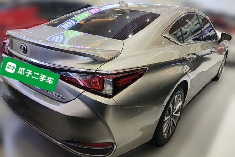 Used Lexus ES 2018 300h Premier Edition China VI Standard Rear Right 45 Deg