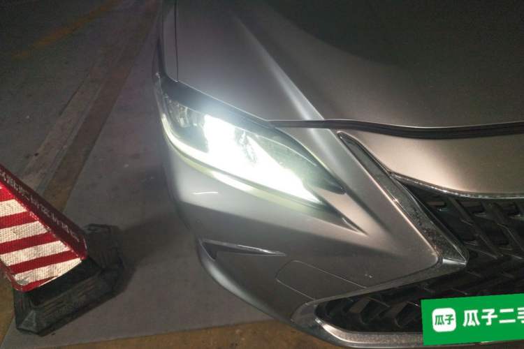Used Lexus ES 2018 300h Premier Edition China VI Standard Right Front Headlight