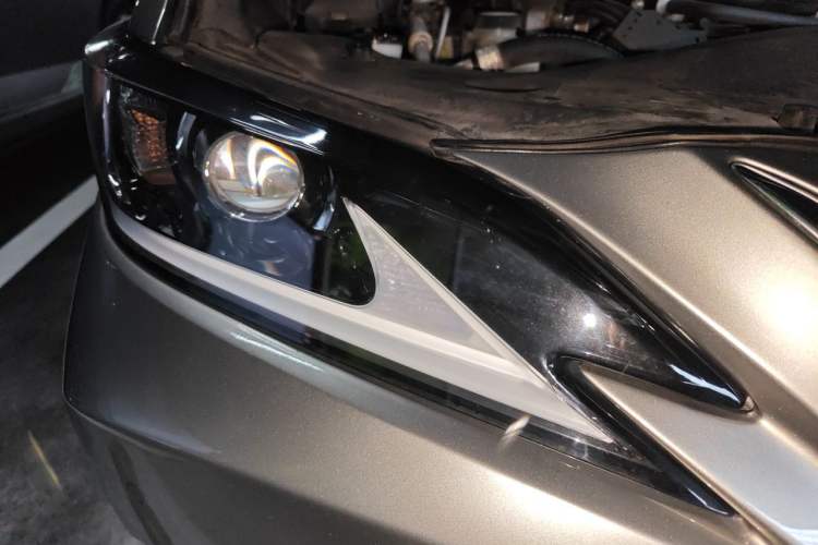 Used Lexus ES 2018 300h Premier Edition China VI Standard Right Front Headlight