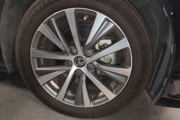 Used Lexus ES 2018 200 Excellence Edition China V Standard Right Front Wheel Hub