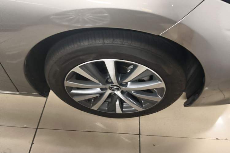 Used Lexus ES 2018 200 Excellence Edition China V Standard Right Front Wheel Hub